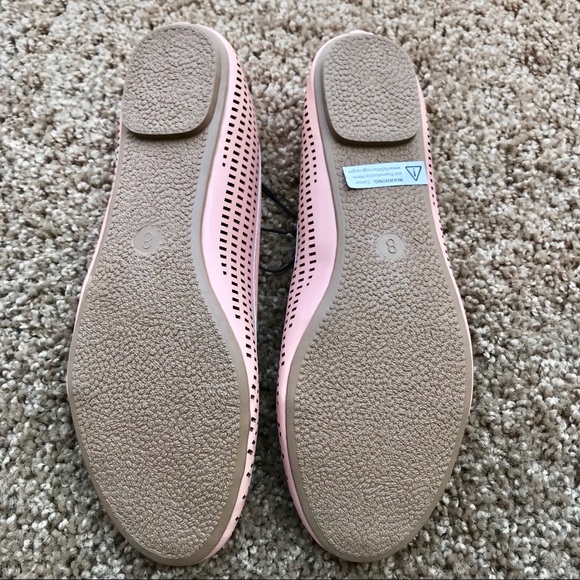 Women’s Leather Insole Perforated Flats - Picture 3 of 5